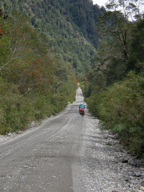 Die weitgehend unbefestigte Fernstraße durchquert den Großen Süden Chiles und ist eine beliebte Abenteuertour.