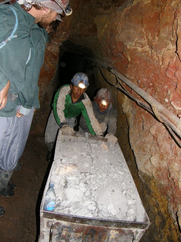 Berüchtigt sind die schlechten Arbeitsbedingungen in den Minen.